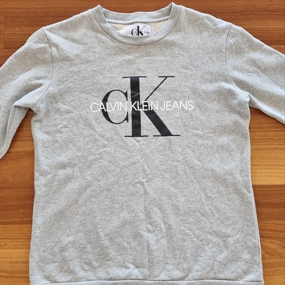⭐️ SOLD⭐️ Calvin Klein Jeans Core Monogram Logo Sweatshirt - Picture 4 of 4